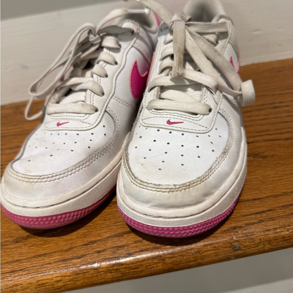 Nike Kids Sneakers in White and Pink